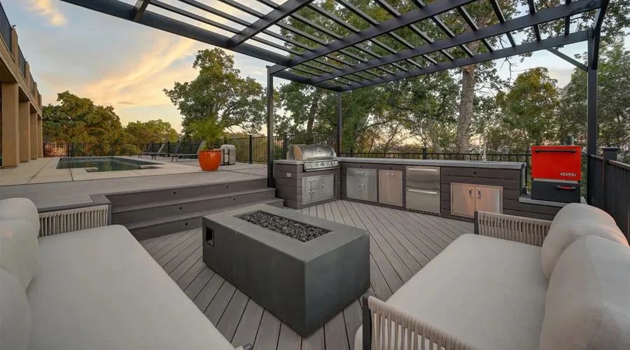 Custom deck built by Stone Ridge Decking